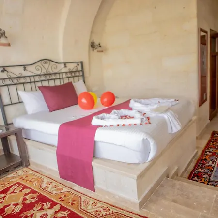 Gueven Cave 酒店 *